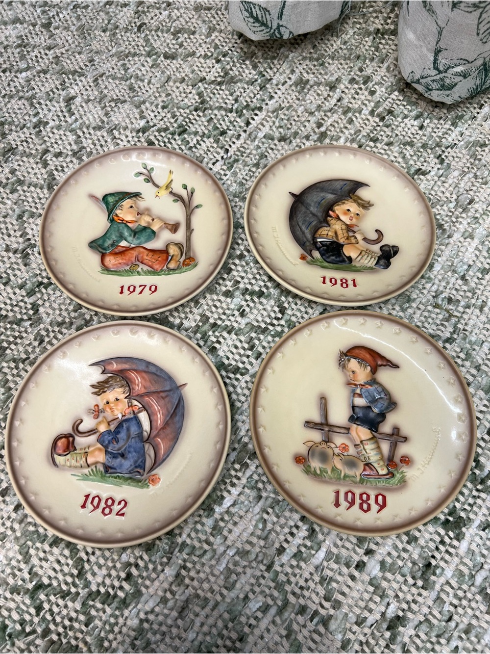 Goebel Cream and Blue Porcelain Collector Plate (1982)